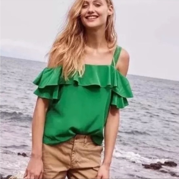 J. Crew Silk Cold Shoulder Green
Ruffle Top. Size 6 - Picture 2 of 14